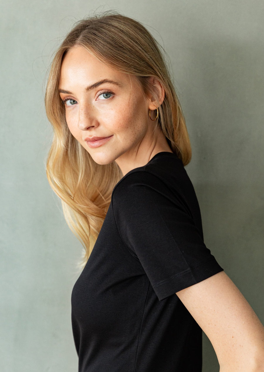 dámské černé tričko, lesklé, women's black T-shirt, shiny